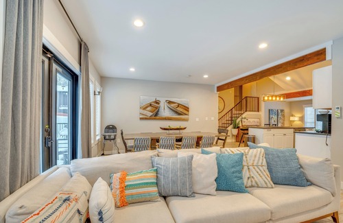 Chelan Cottage | 'the Grand Chelan' Group Getaway: Pool & Hot Tub