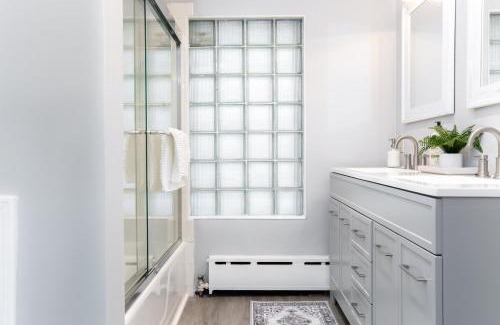 South Bend House | The Grand Dame Luxury Family Home for 10 or more