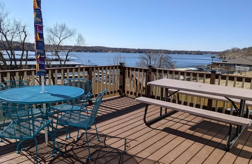 Grove House | The Grand Escape - Anchors Away! Lake Retreat. Walk to Marina.