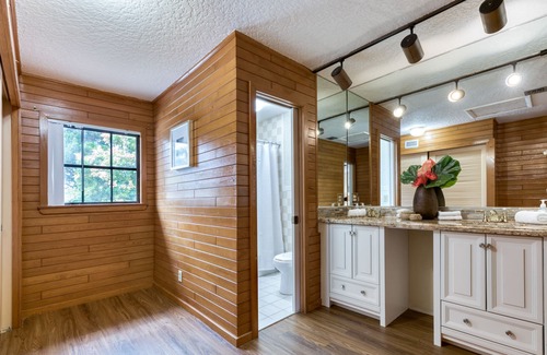West Palm Beach House | The Grand Hacienda- 4 Acre Family Ranch Home with Heated Pool/Lake! Sleeps 28!