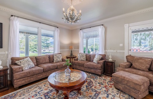 Fort Payne House | The Grand House - 5BD & 3 BA