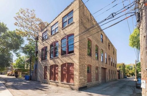 Logan Square House | The Grand Kimball Lodge, Logan Square, Sleeps 20