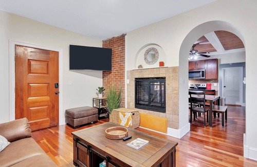 Saratoga Springs Apartment | The Grand Mare Jim Dandy | Luxury Suite | Sleeps 6