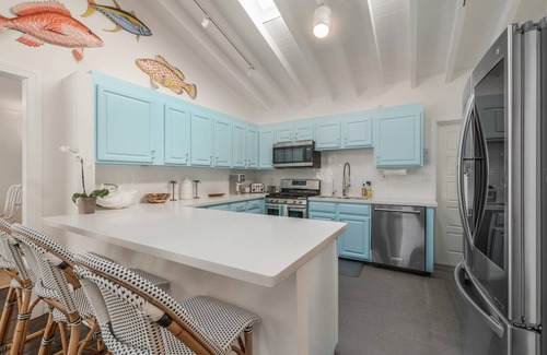 Southside House | The Grand Palm Château - Luxury Family Home | Pool