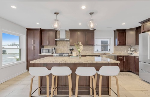 Lakeshore House | The Grand River retreat