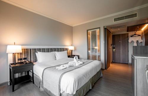 Phitsanulok Hotel | The Grand Riverside Hotel