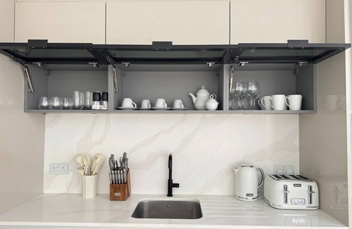 Kilburn Apartment | The Grand Royal Kilburn House - 4BR/3BR w Parking