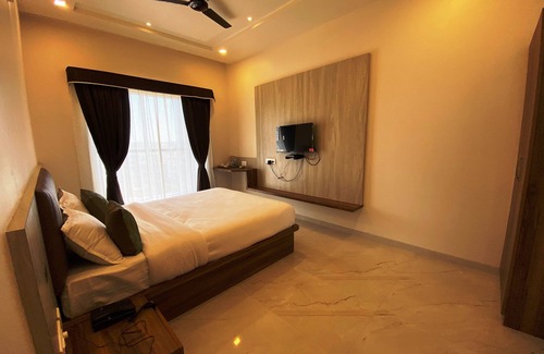 Chakan Hotel | The Grand Sarovar Inn and Suites