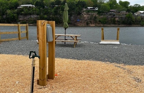 Flatwoods RV Rental | THE GRAND VIEW. nBeautiful RV lot on the banks of the Kentucky Lake/TN River.nn