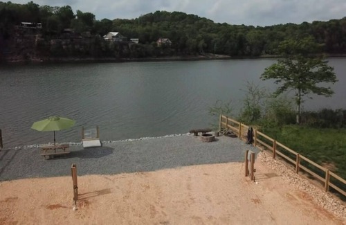 Flatwoods RV Rental | THE GRAND VIEW. nBeautiful RV lot on the banks of the Kentucky Lake/TN River.nn