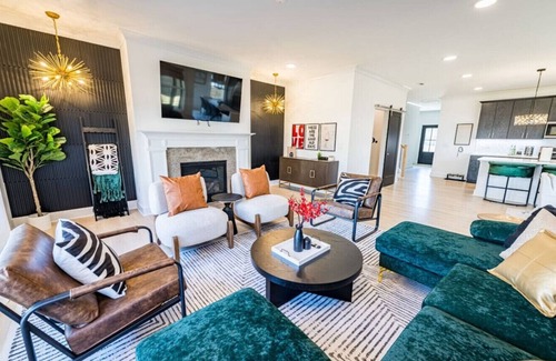 Apex Apartment | “The Grande” 8 BR/8BA Downtown Apex, 2 Game Rooms!
