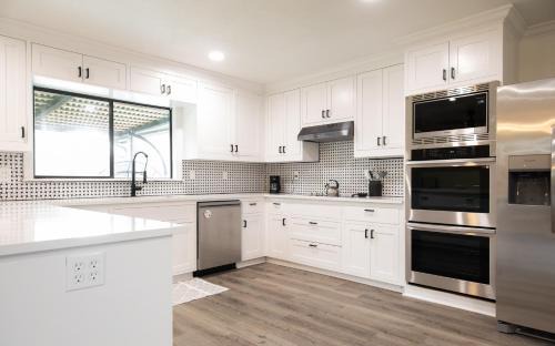 The Colony House | The GrandEscape 4 bed 1 story home Pet friendly with secure back yard