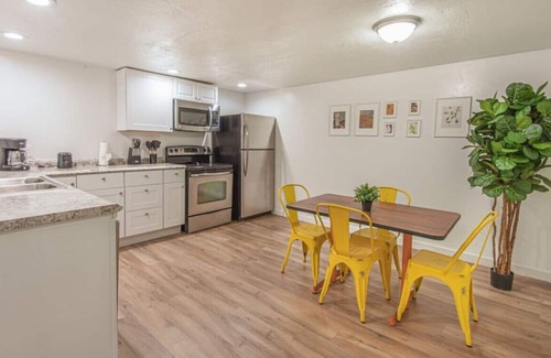 Ogden Apartment | The Grant Unit - Little & Cozy!