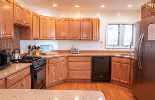 Town of Torrey House | The Grape Escape - Contemporary Style Living on Seneca Lake!
