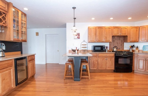 Town of Torrey House | The Grape Escape - Contemporary Style Living on Seneca Lake!