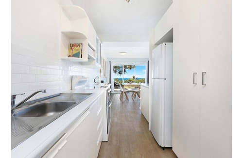 Sunrise Beach Apartment | THE GRASSY KNOLL Panoramic Beach Apartment - Sunrise Beach