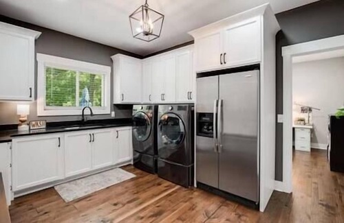 Bethpage House | The Gratitude House - 5 Star R&R Country Retreat