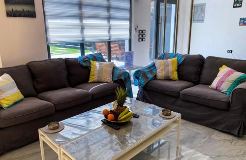 Al Rama House | The Gray Villa