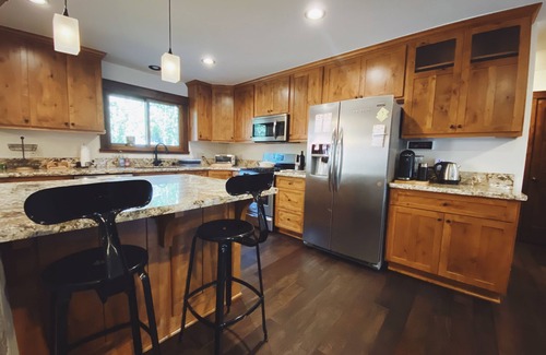 Al Tahoe House | The Great Dane Place - Pet friendly. Perfect for Remote Work