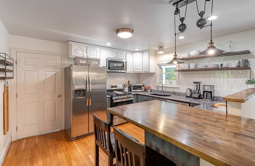 Great Barrington House | The Great Escape Ski Cottage w/HOT TUB @ Great Barrington