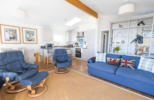 Mudeford Ski Chalet | The Great Escape - a frontline lodge overlooking Avon Beach