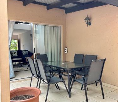 Greater Johannesburg Metropolitan Area Apartment | The Great Escape in North Riding