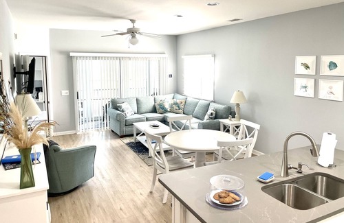 Sea Trail House | The Great Escape - Updated and spacious condo