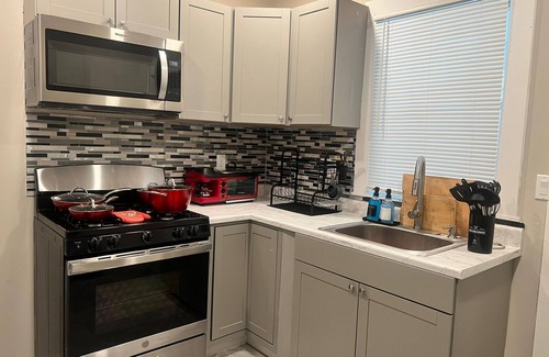 Southside House | The Great Escape with Movie Room near SU!