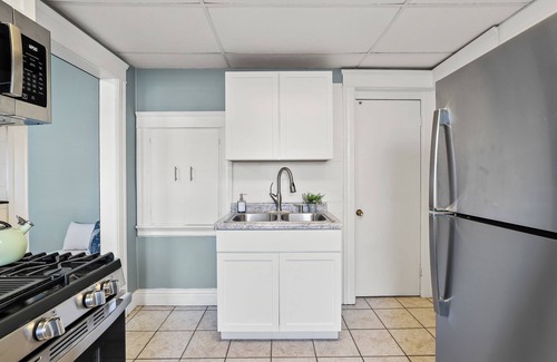 Battle Creek House | The Great Lakes Hideaway, Cozy & Centrally Located For Travelers