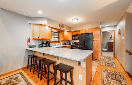 Oakland House | The Great Outdoors: Lakefront, Private Dock, Hot Tub, Pool Table!