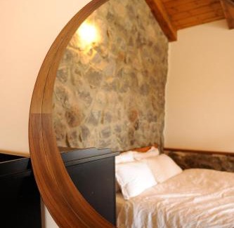 Ma'ale Gamla Ski Chalet | The green and red cabins