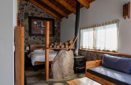 Ma'ale Gamla Ski Chalet | The green and red cabins