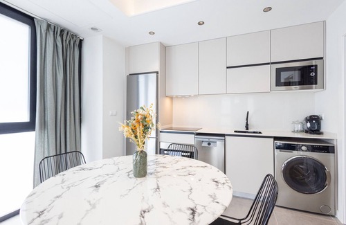 Nou Moles Apartment | The Green Apartment IV by Florit Flats