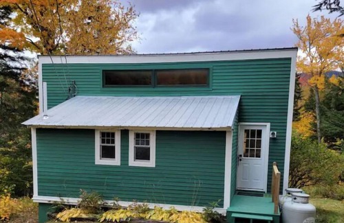 Stratton Cabin | The Green Cabin - 10 min from Sugarloaf, 30 min to Rangeley!