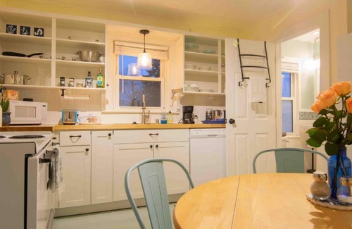 Troutville Cottage | The Green Chickadee: romantic cottage near AT/I-81