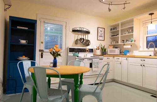 Troutville Cottage | The Green Chickadee: romantic cottage near AT/I-81