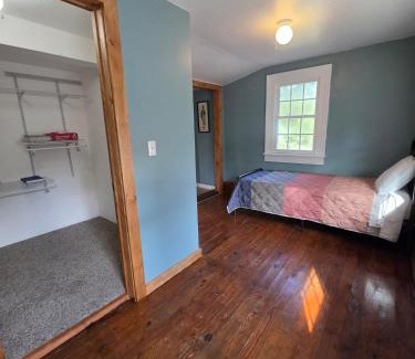 Columbia House | The Green Duck Lodge at Fort Landing in Alligator