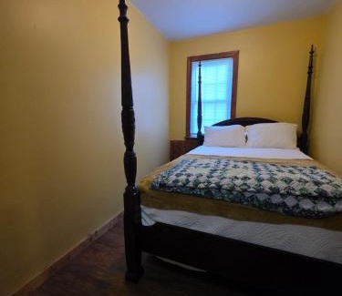 Columbia House | The Green Duck Lodge at Fort Landing in Alligator