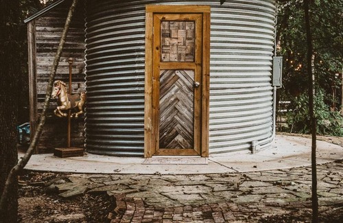 Elmo House | The Green Egg - Vintage RV Glamping