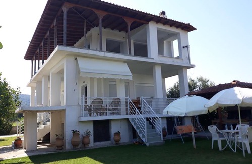 Velika House | The green garden villa by the sea!