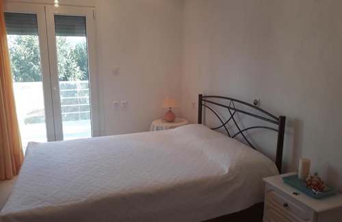 Velika House | The green garden villa by the sea!