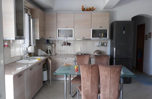 Velika House | The green garden villa by the sea!