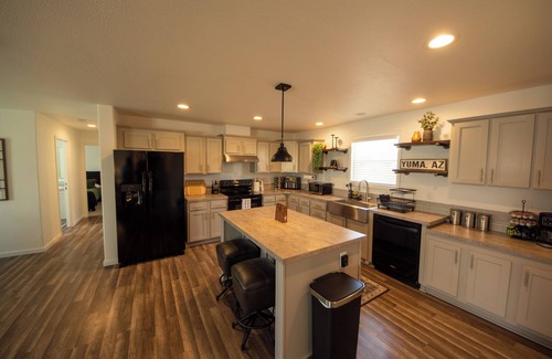 The Foothills House | The Green House - 3 King beds, 2 Bathrooms in Yuma AZ