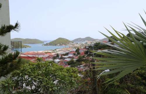 Estate Kings Quarter Hotel | The Green Iguana Hotel