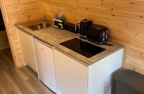Norton Disney Apartment | The Green Man, Eco-friendly cabin in the Lincolnshire countryside with heating and hot water