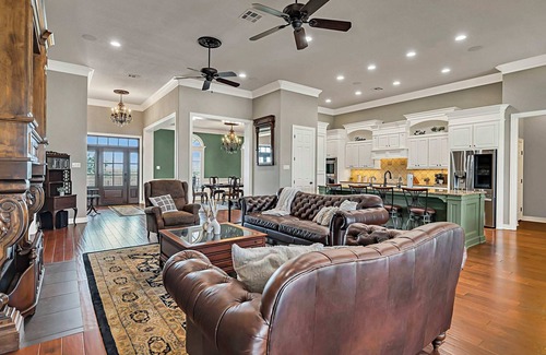 Lorena House | The Green Ranch House-Pool-Theatre-Hot Tub-Game Room