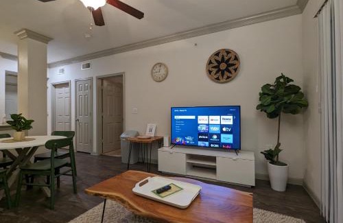 Nassau Bay Apartment | The Green Room 2 - 1BD 1BA near NASA JSC