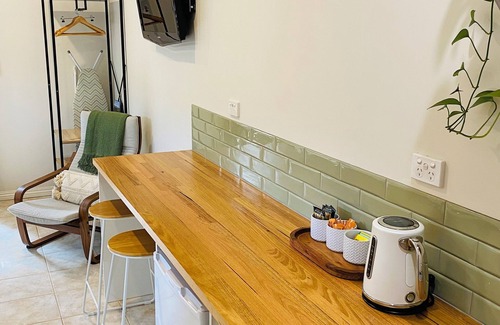 Margaret River Apartment | The Green Room. Self Contained King Suite on beautiful property.