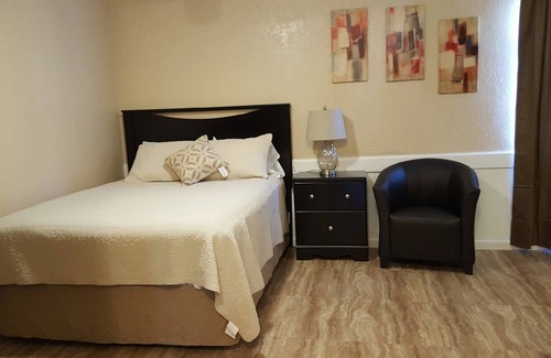 Myrtle Creek Hotel | The Green Tree Hotel