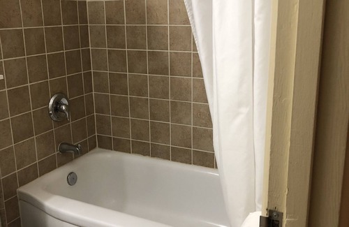Myrtle Creek Hotel | The Green Tree Hotel